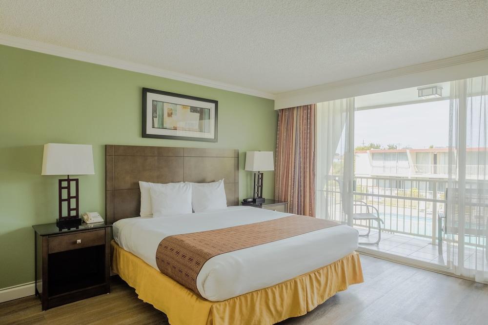 Travelodge By Wyndham Monterey Bay Экстерьер фото