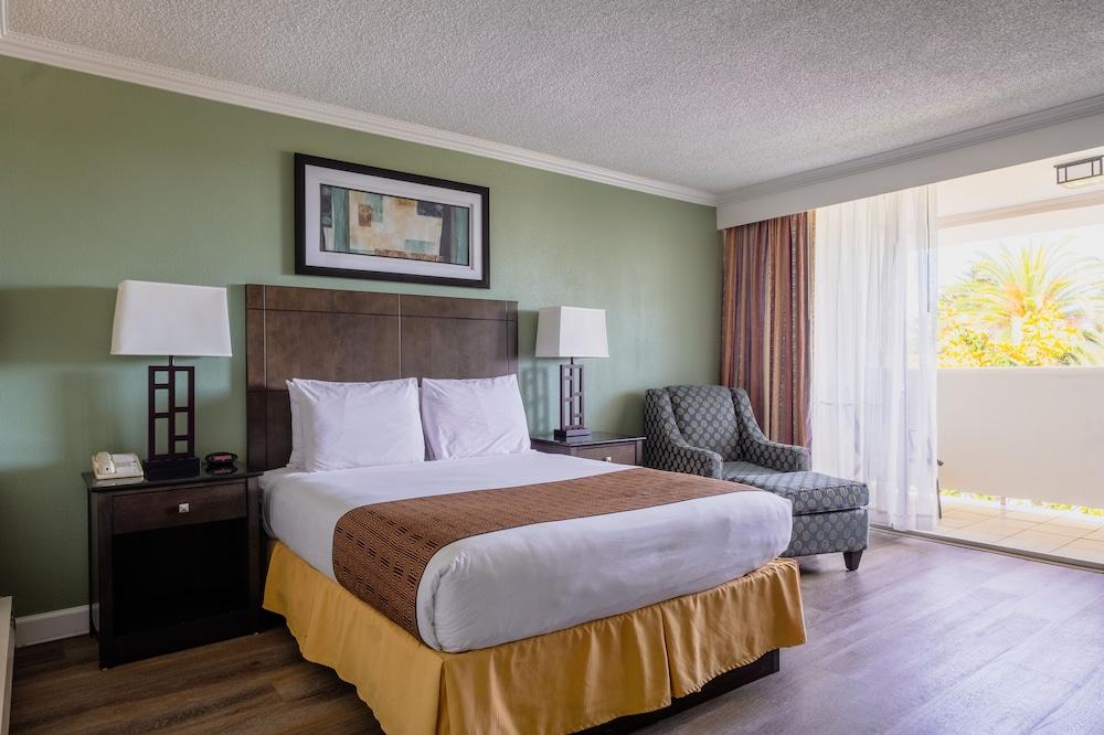 Travelodge By Wyndham Monterey Bay Экстерьер фото