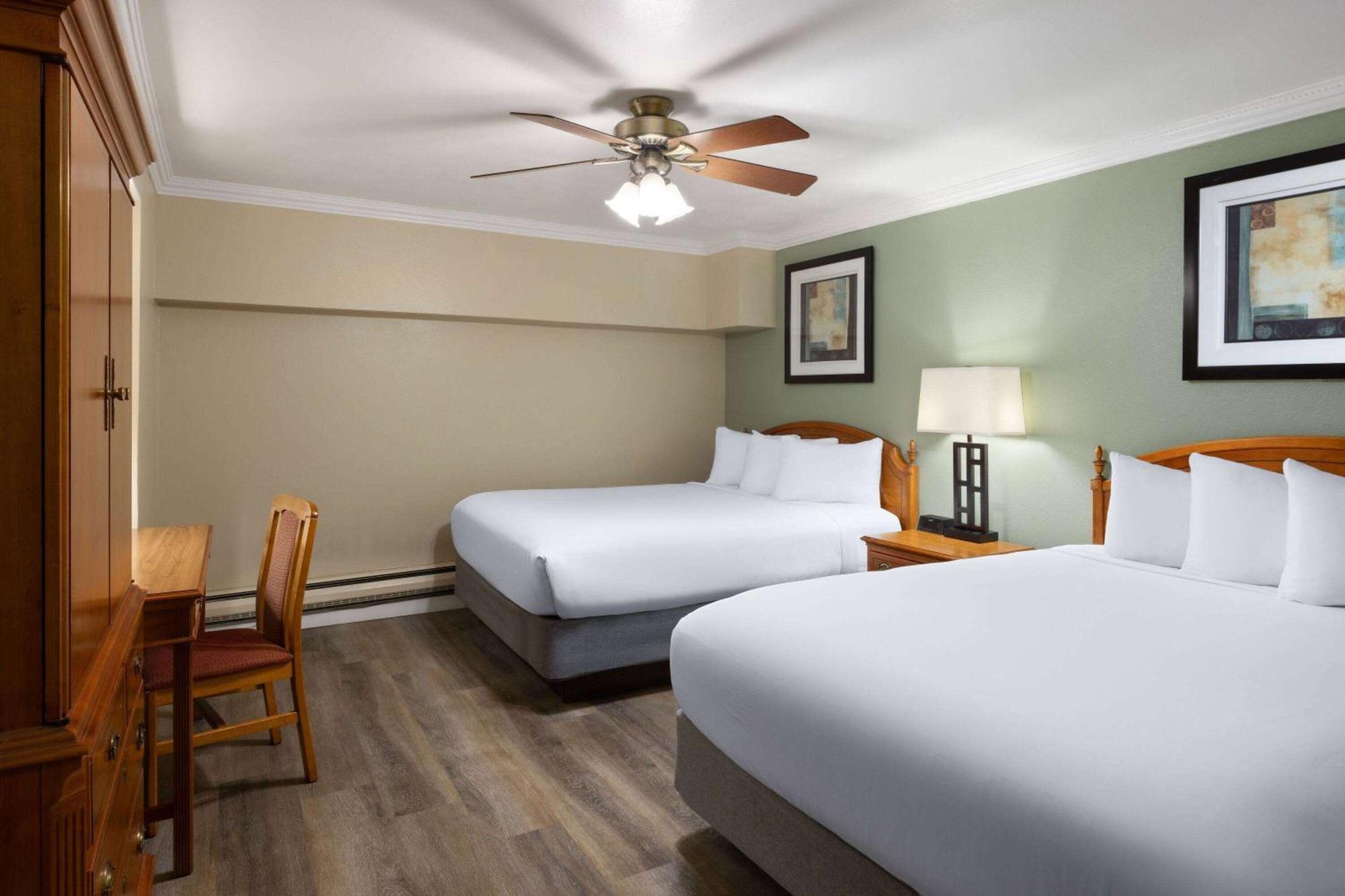 Travelodge By Wyndham Monterey Bay Экстерьер фото