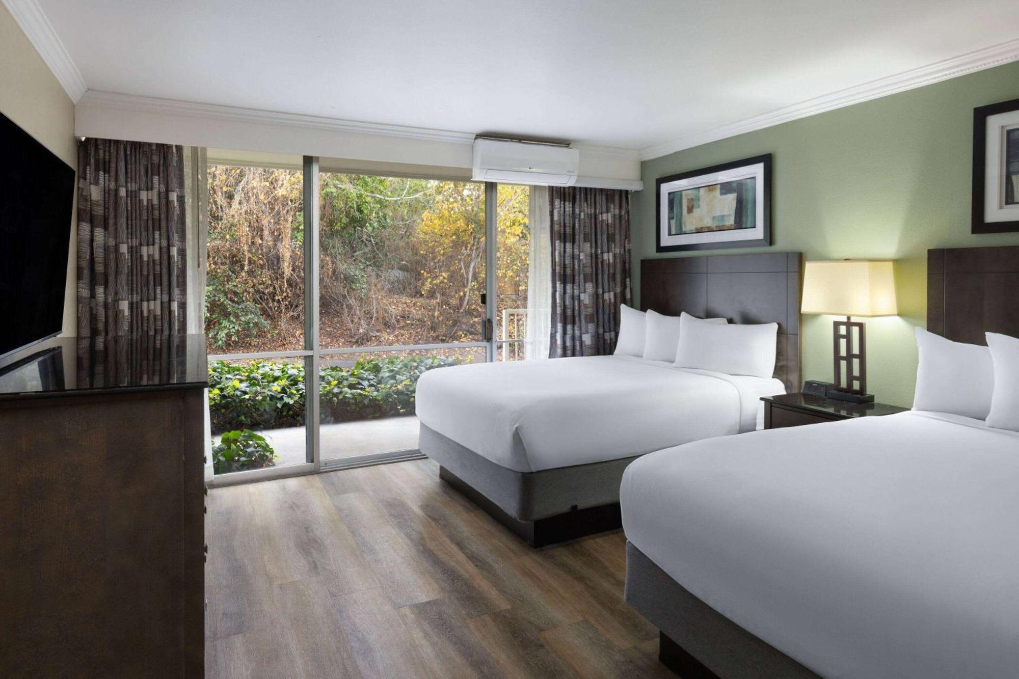 Travelodge By Wyndham Monterey Bay Экстерьер фото