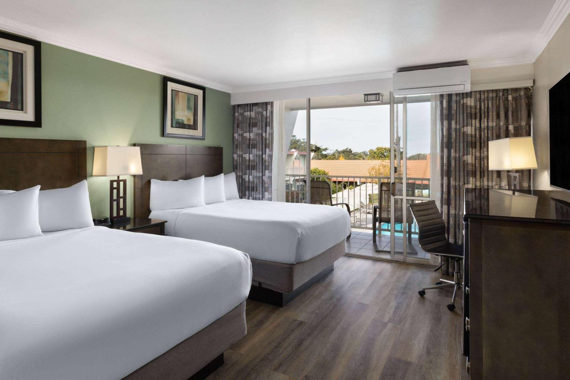 Travelodge By Wyndham Monterey Bay Экстерьер фото