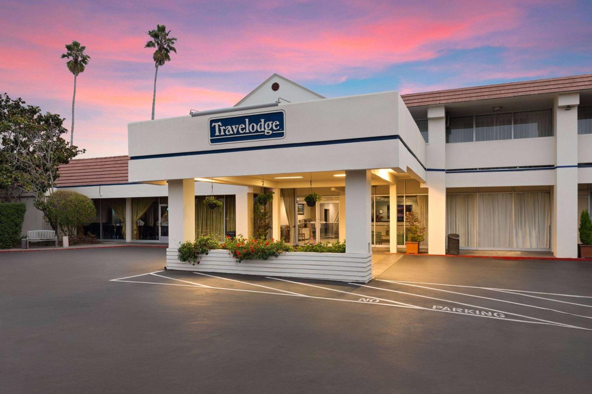 Travelodge By Wyndham Monterey Bay Экстерьер фото